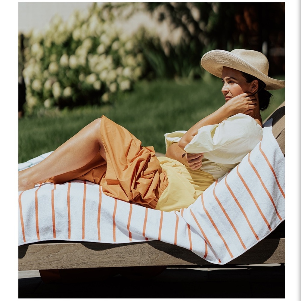 2 Cariloha Striped Beach Towel Sun-kissed Coral 30” x 60” 39% bamboo 54% cotton - Picture 2 of 3